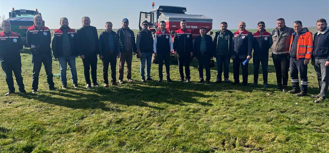 Muratlı İlçesinde Mera Amenajman Projesi Kapsamında Gübreleme Çalışması Yapıldı